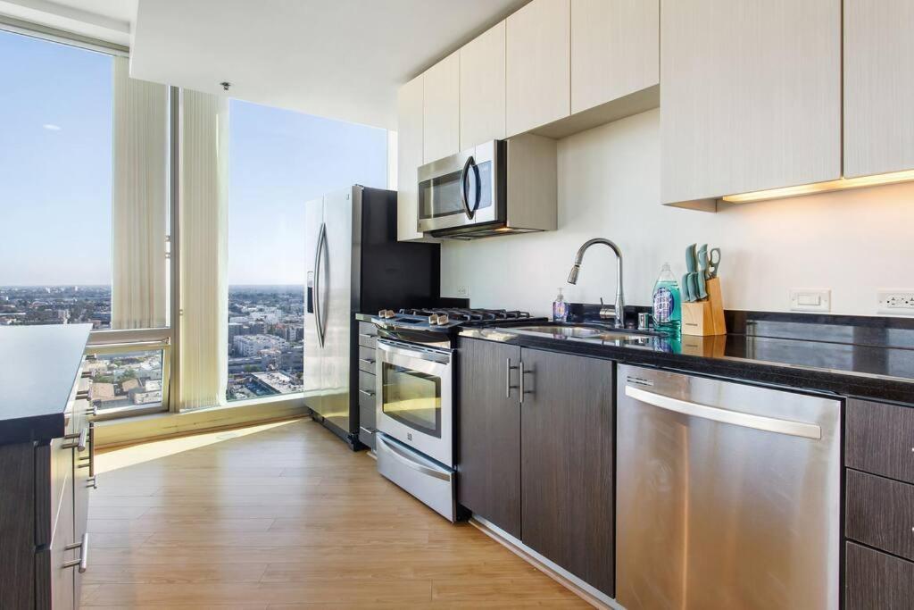 Lovely Upscale High Rise Private Parking & Pool Apartamento *