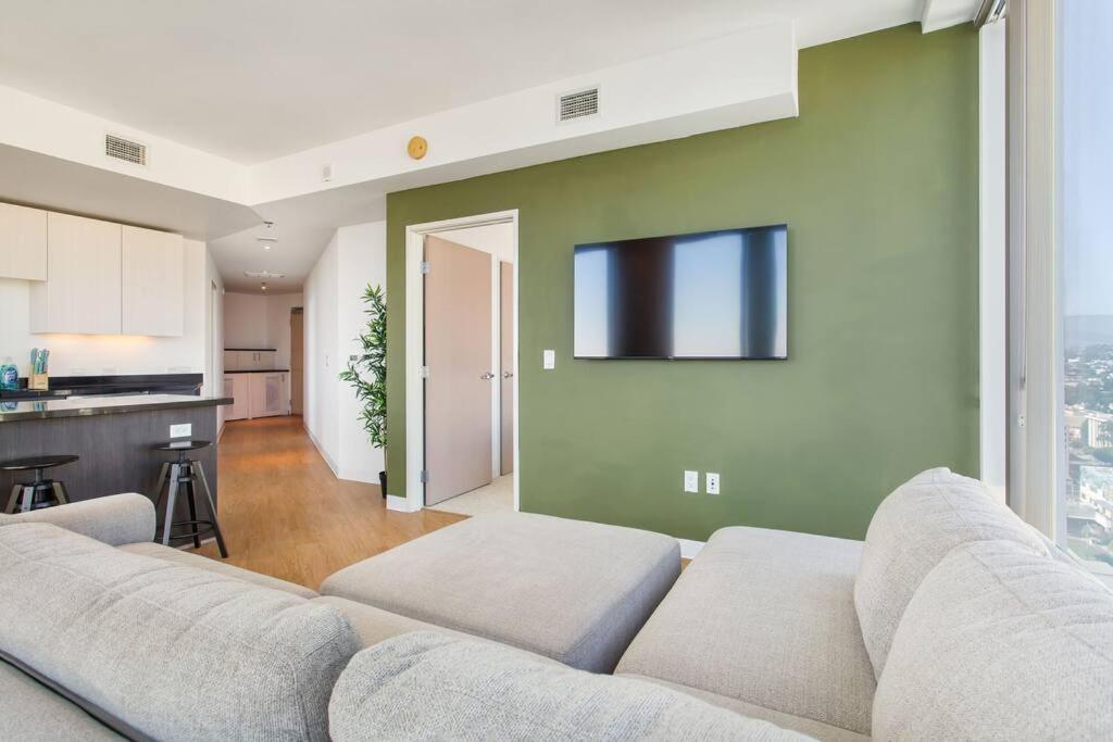 Apartamento Lovely Upscale High Rise Private Parking & Pool