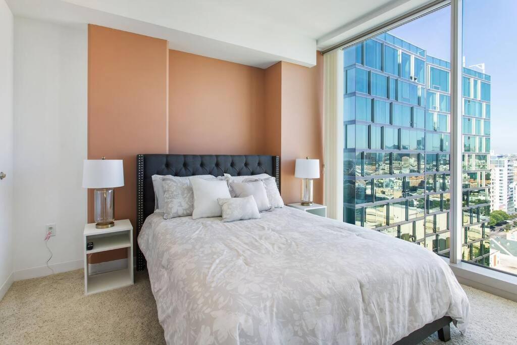 Lovely Upscale High Rise Private Parking & Pool Apartamento *