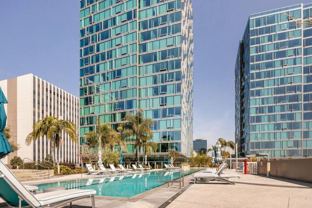 Lovely Upscale High Rise Private Parking & Pool Apartamento