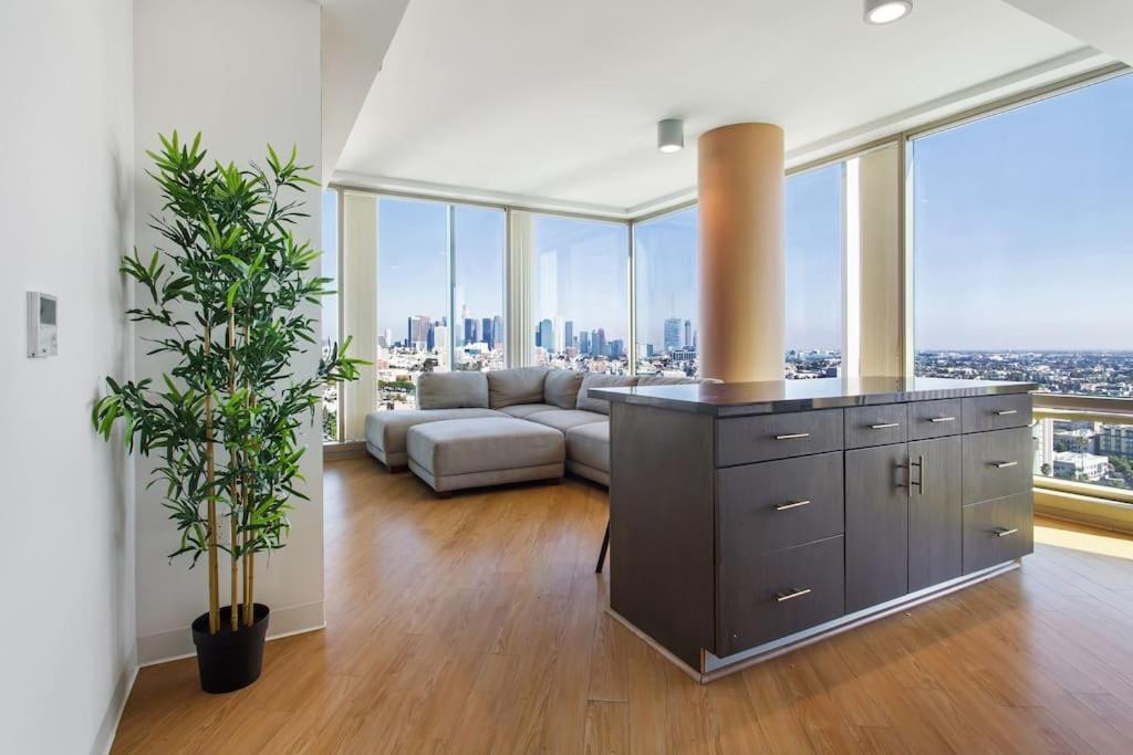 Lovely Upscale High Rise Private Parking & Pool Apartamento *