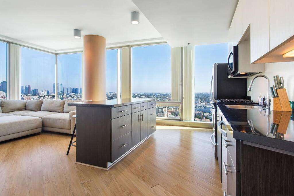 Apartamento Lovely Upscale High Rise Private Parking & Pool Los Angeles