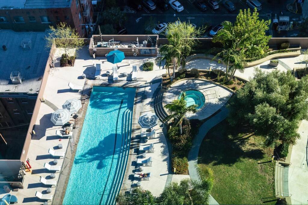 Apartamento Lovely Upscale High Rise Private Parking & Pool *