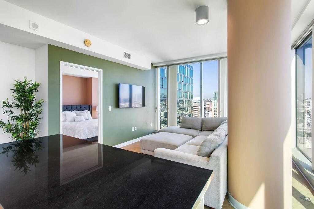 Apartamento Lovely Upscale High Rise Private Parking & Pool