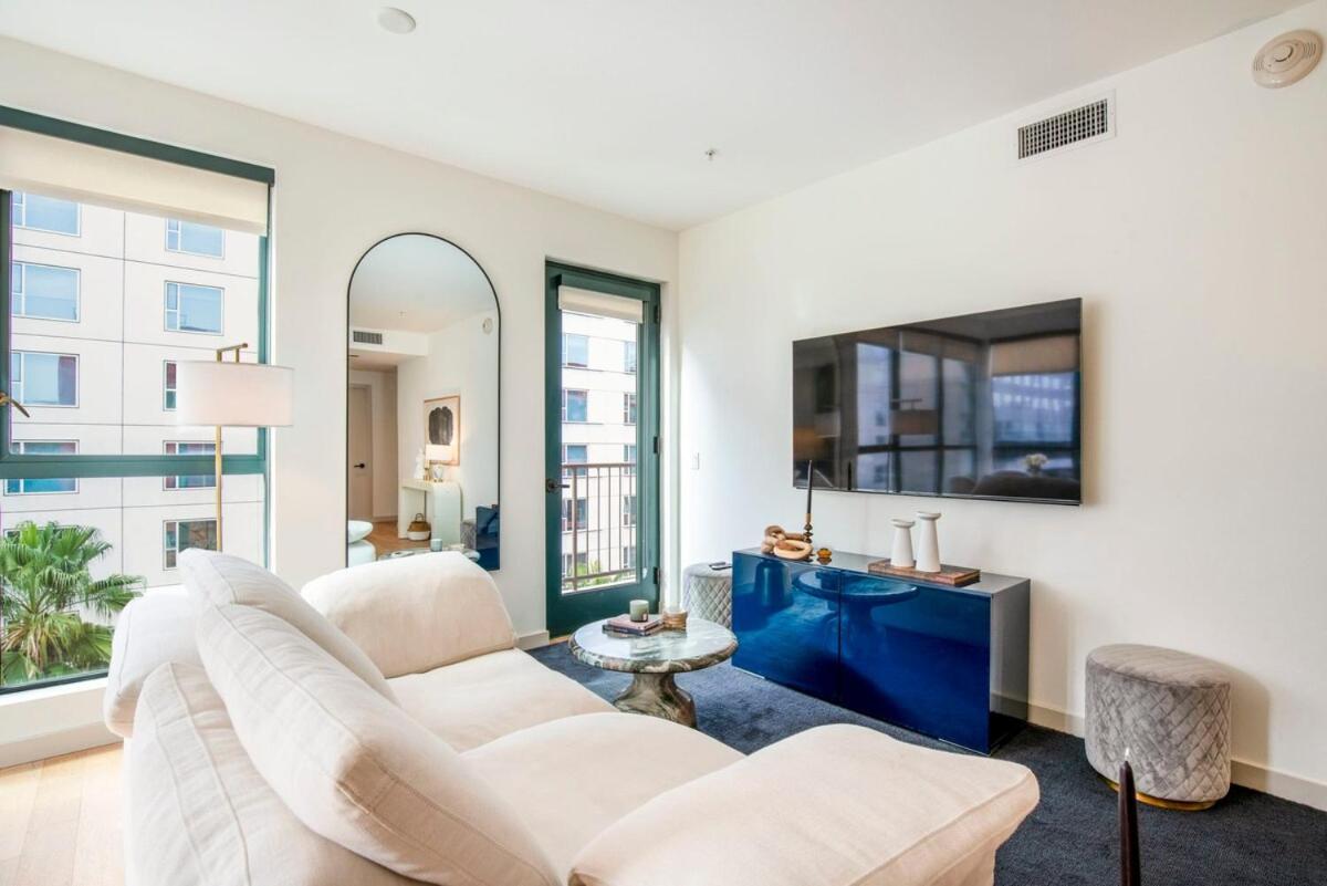 2br Vibrant Luxury Apartment Los Angeles