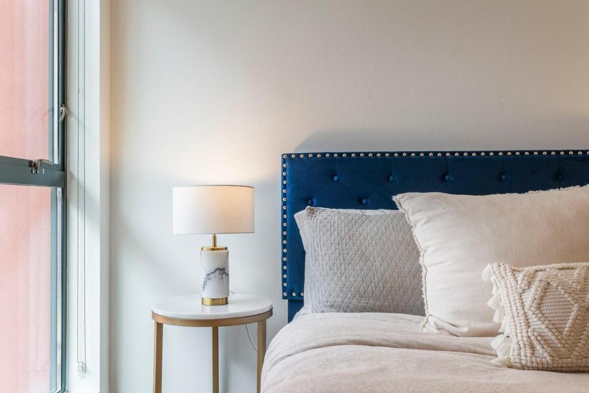 2br Vibrant Luxury Apartment