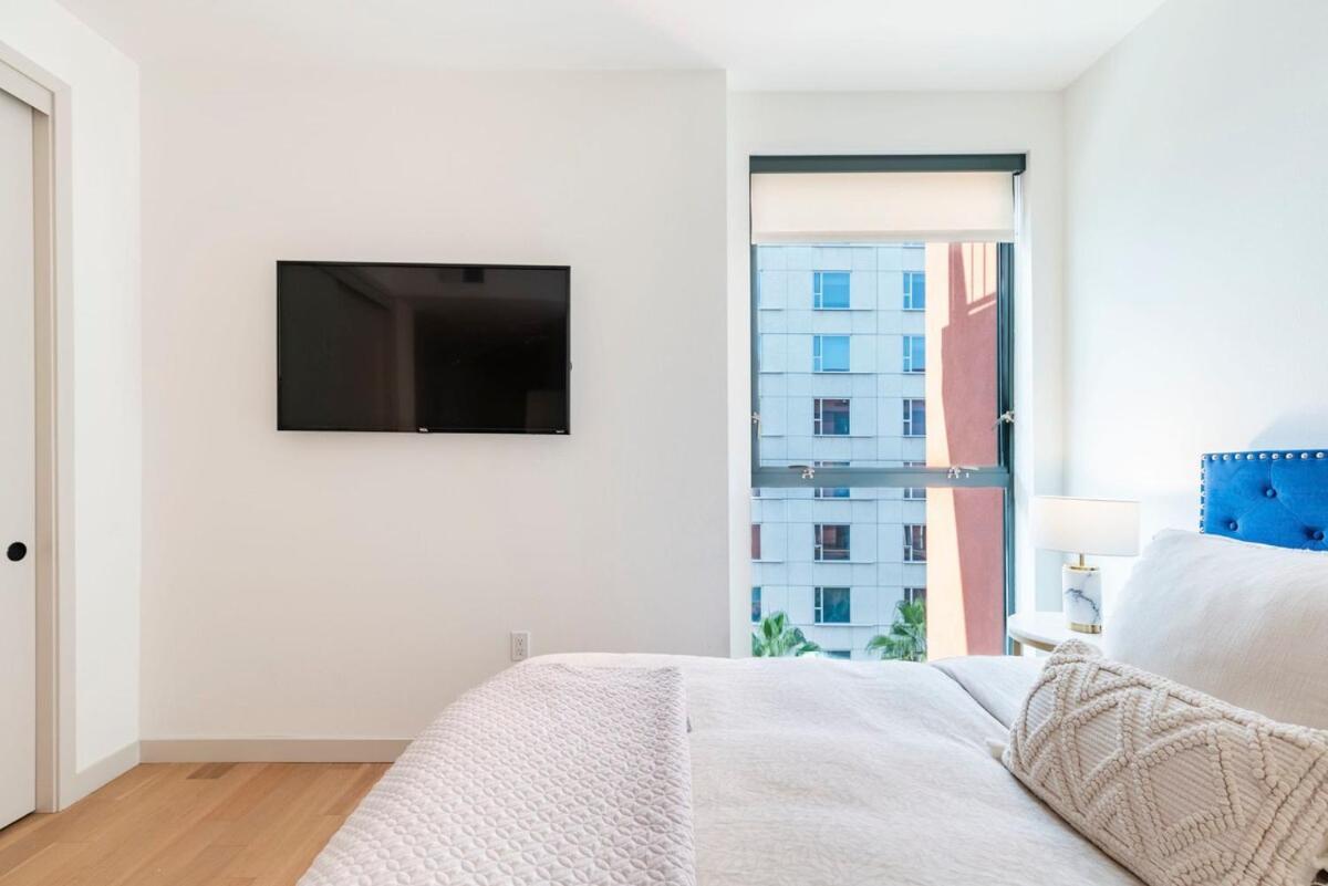 2br Vibrant Luxury Apartment *