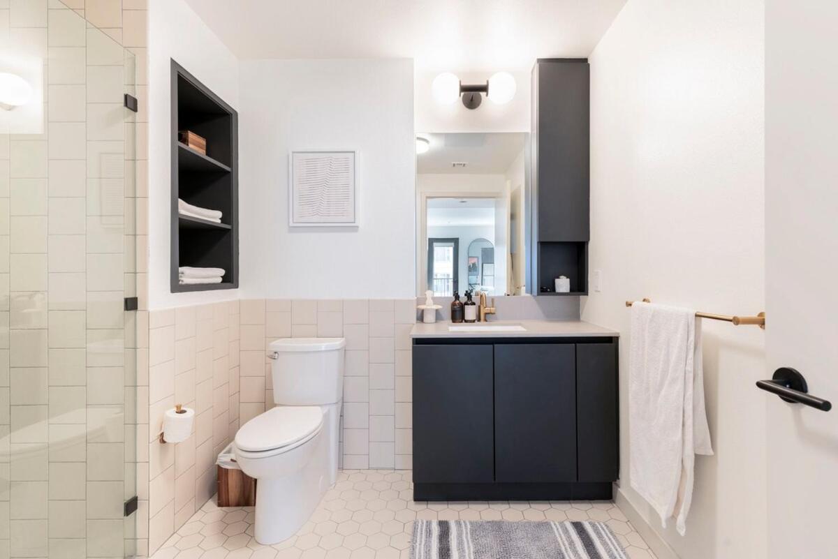 2br Vibrant Luxury Apartment *