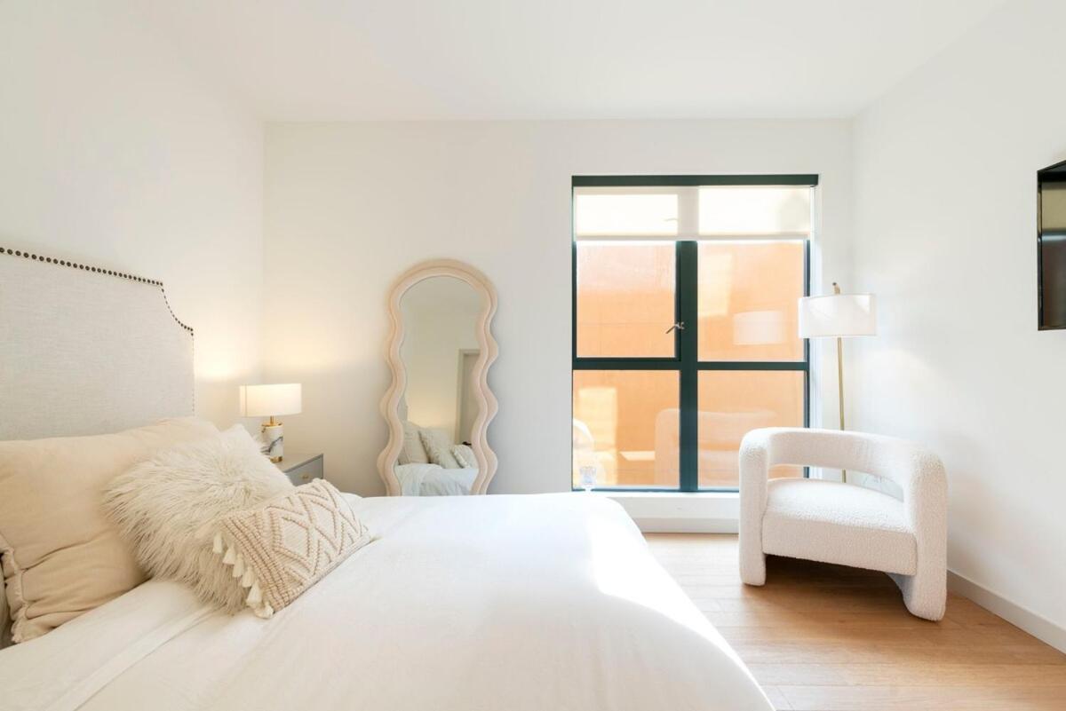 Apartment 2br Vibrant Luxury *