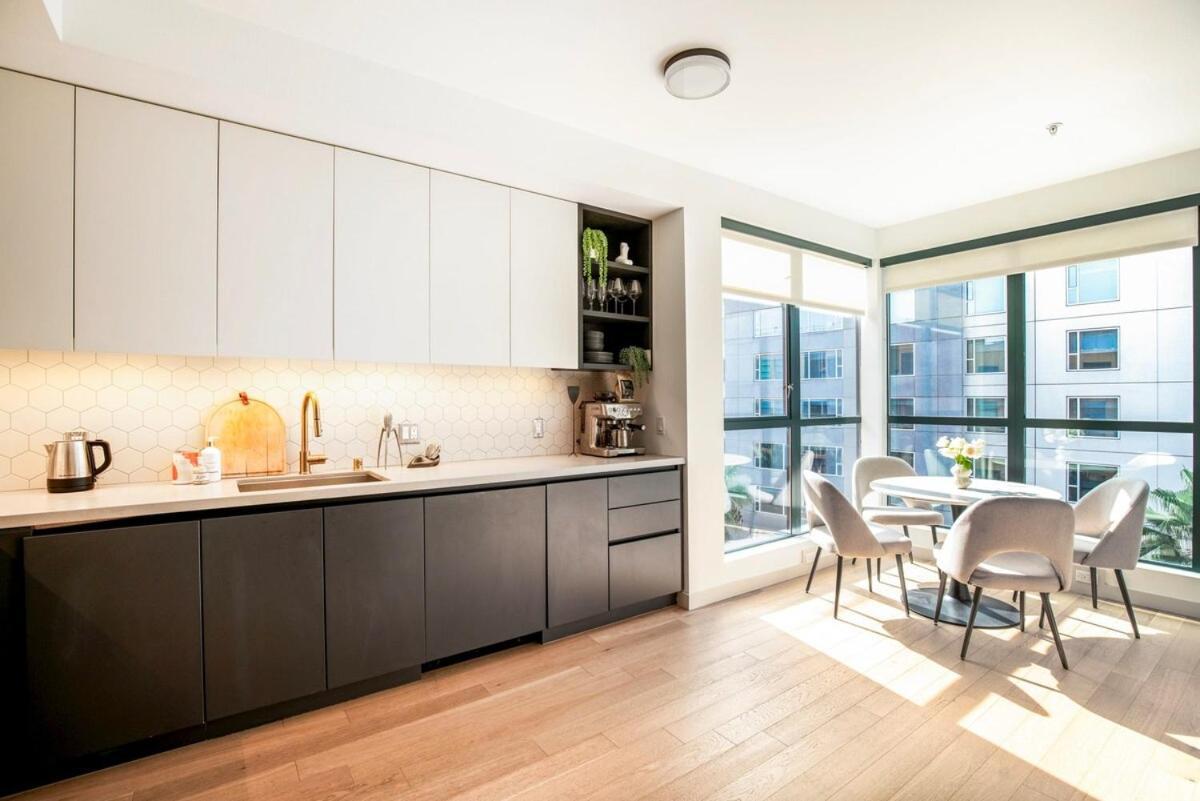 2br Vibrant Luxury