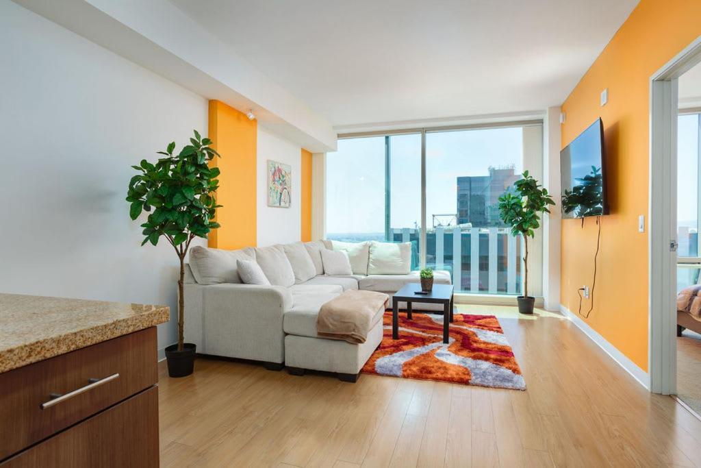 Beautiful High Rise 1bed 1bath Free Secured Parking Los Angeles