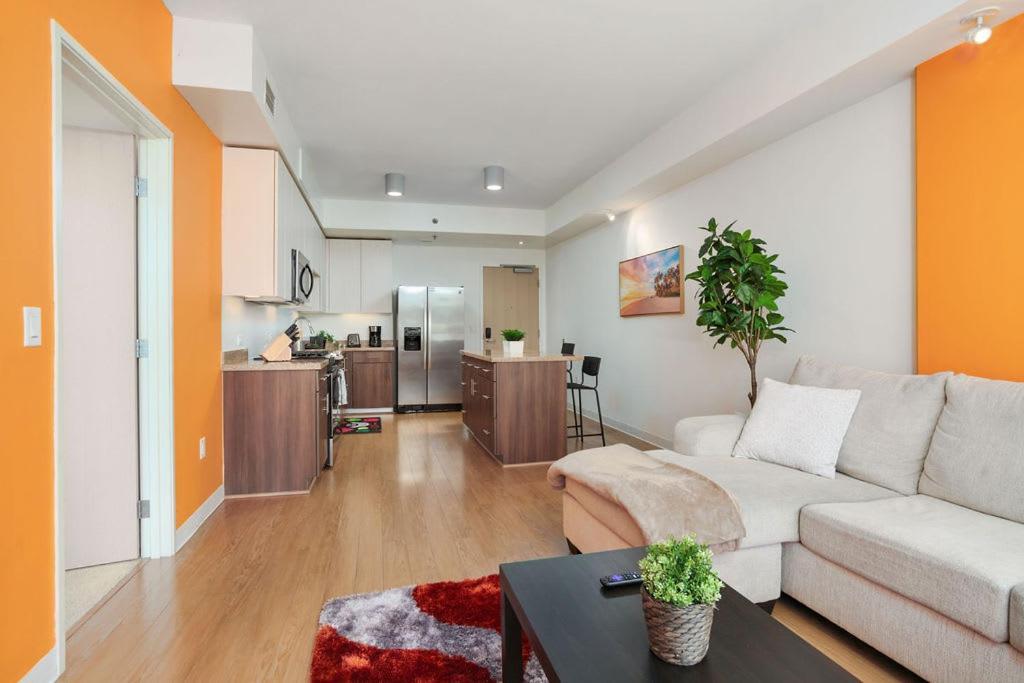 Beautiful High Rise 1bed 1bath Free Secured Parking * Los Angeles