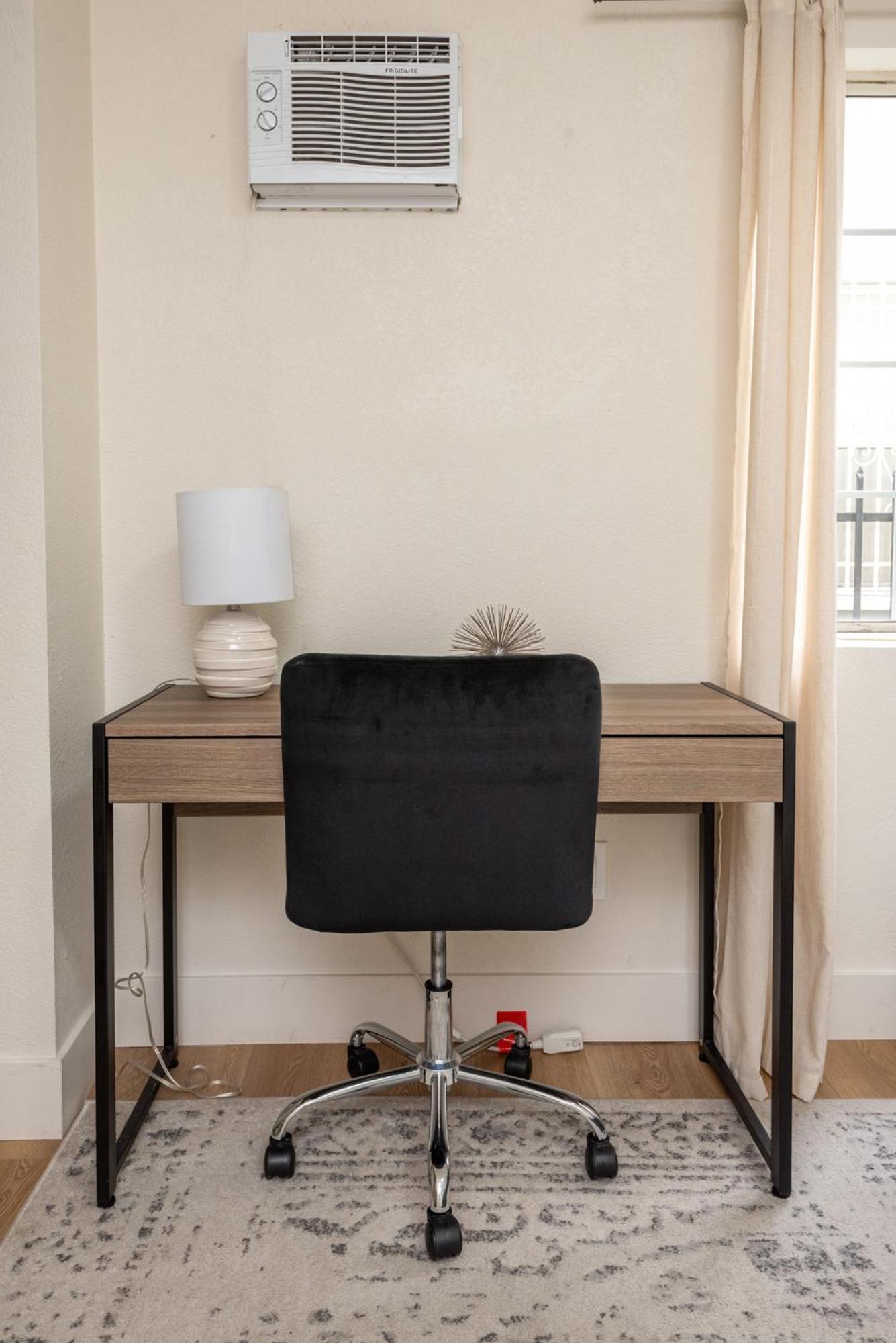 Modern 1bd In Prime Location *