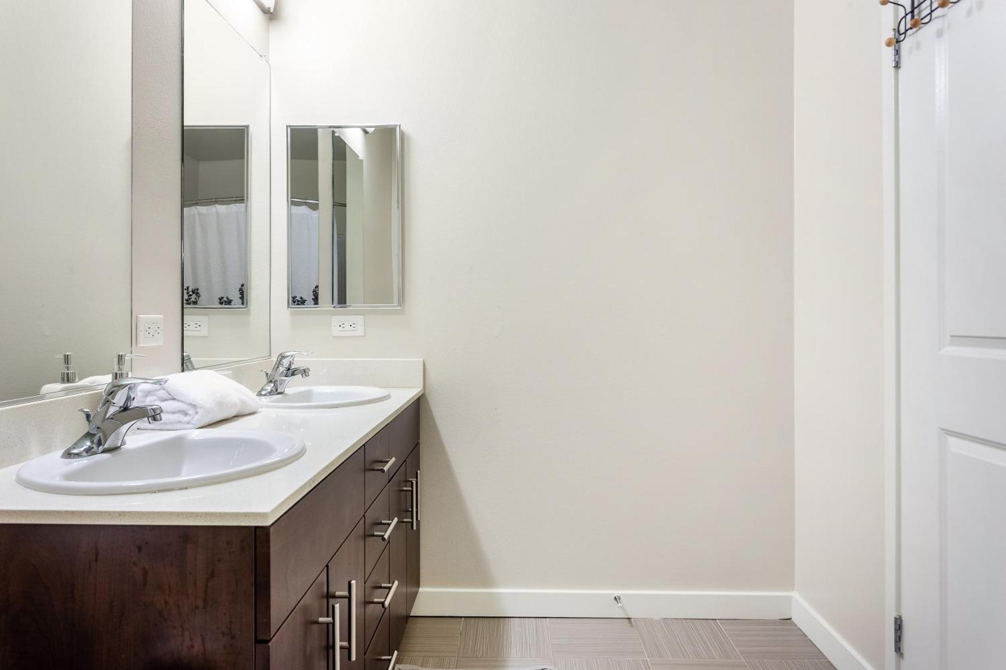 Aparthotel Luxury 2 Bedrooms 2 Bathrooms With Pool And Gym