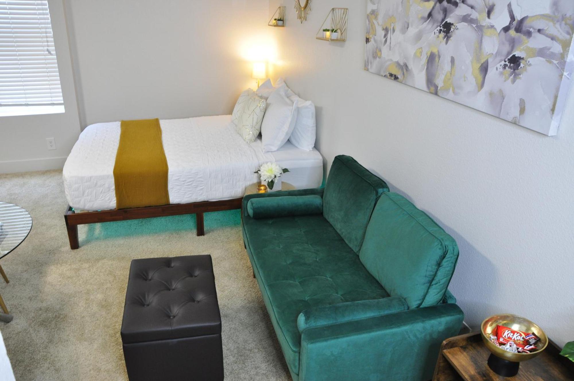 Exclusive In Mdr-venice With Pool, Gym & Hottub Apartment
