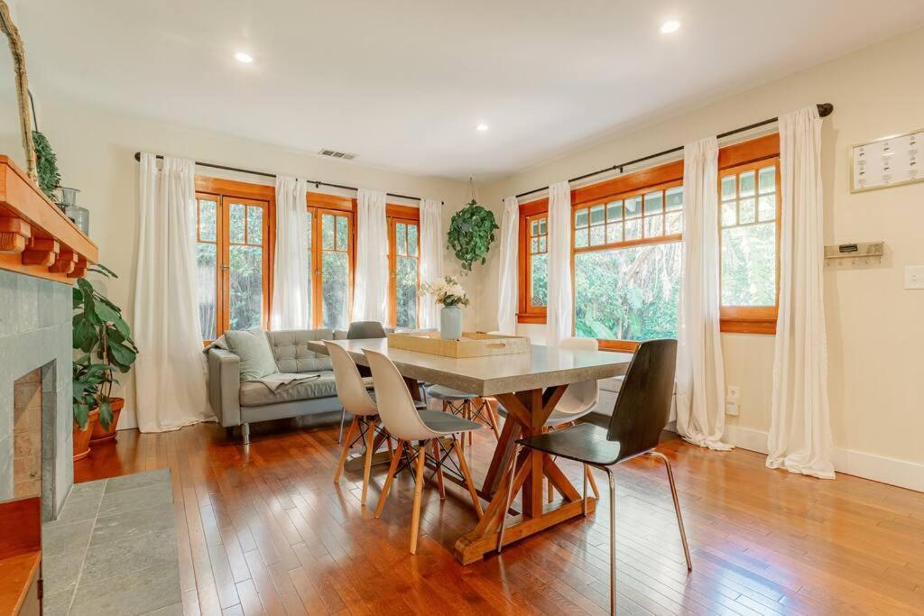 Holiday home Cozy 3 Bedroom Hollywood Home- Quick Walk To Tourist Spots!