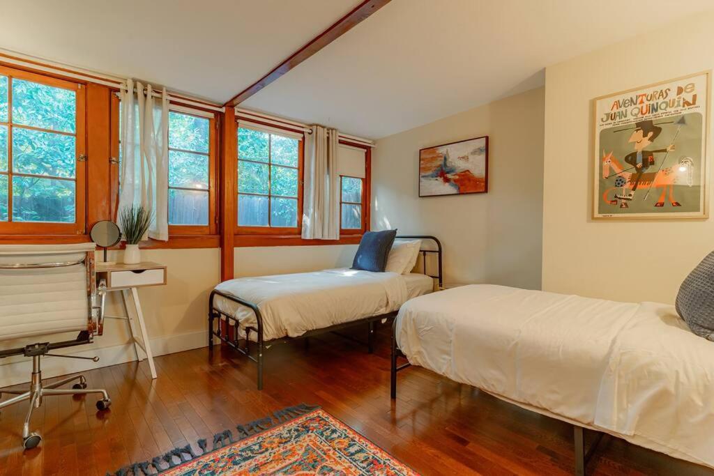 Cozy 3 Bedroom Hollywood Home- Quick Walk To Tourist Spots! Los Angeles