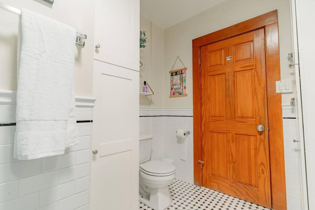 Cozy 3 Bedroom Hollywood Home- Quick Walk To Tourist Spots!
