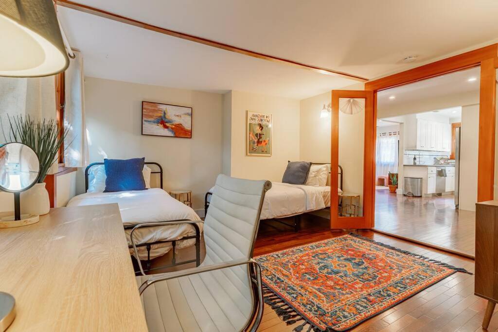Holiday home Cozy 3 Bedroom Hollywood Home- Quick Walk To Tourist Spots!