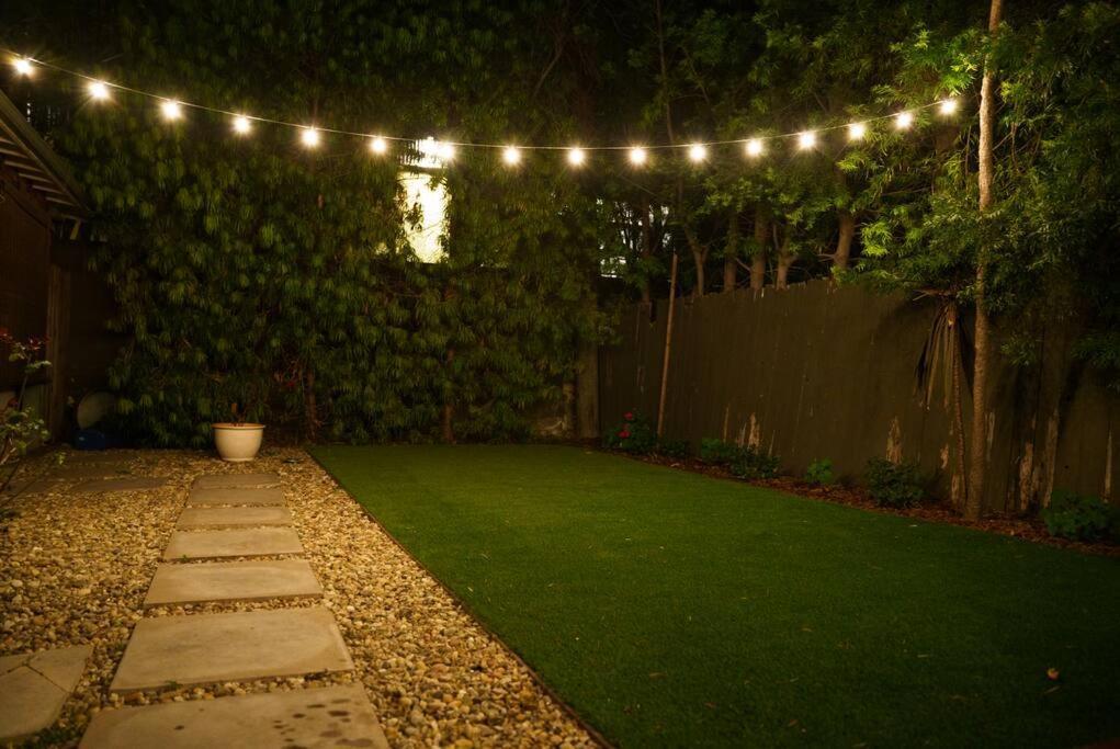 Cozy 3 Bedroom Hollywood Home- Quick Walk To Tourist Spots! Los Angeles