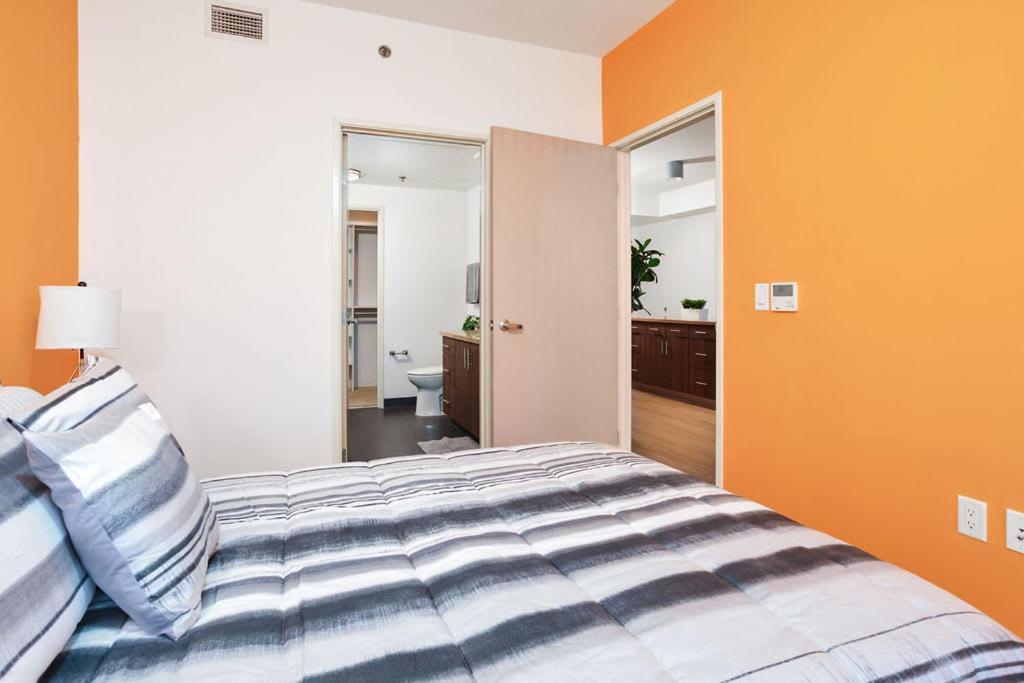 Beautiful High Rise 1bed 1bath Free Secured Parking Apartment Los Angeles