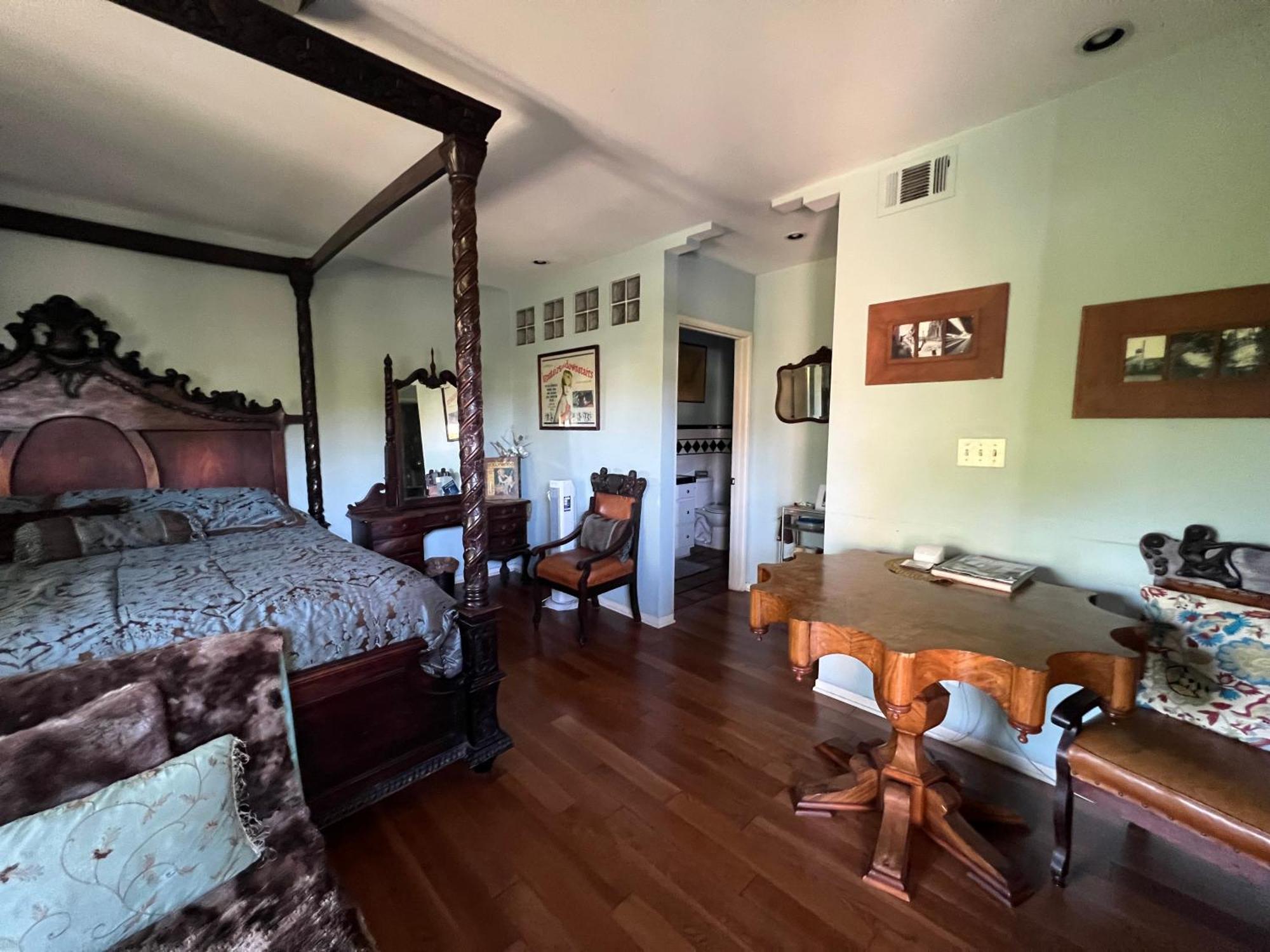Universal Studios-hollywood Hills Guest With King Bed Guest house Los Angeles