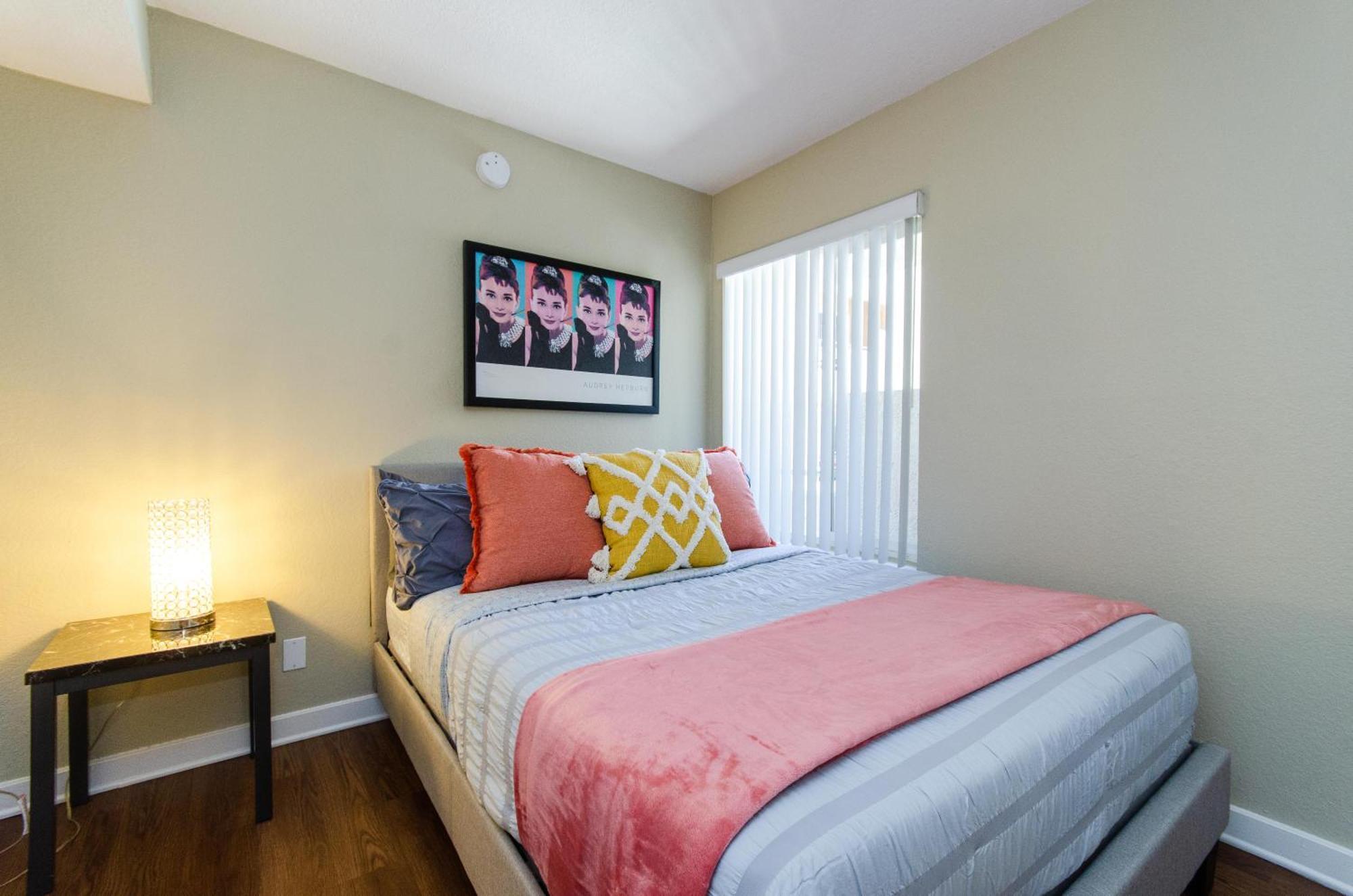 Charming 2br Near La Attractions Los Angeles