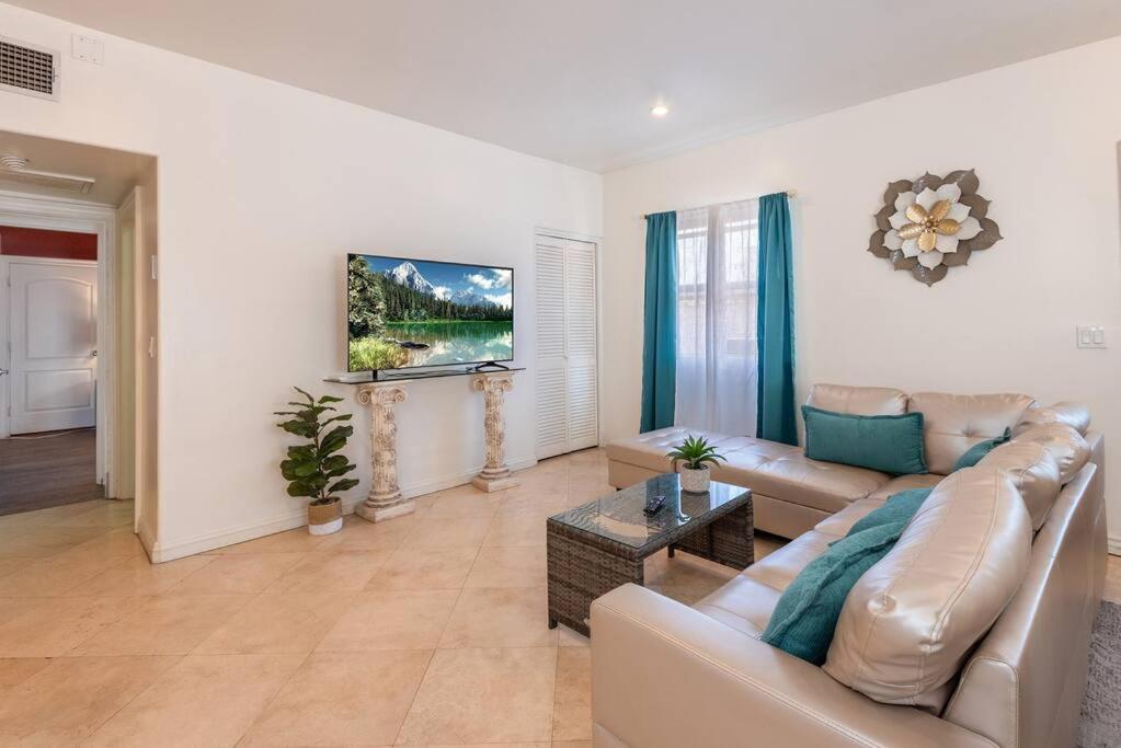 Apartment Luxe In Beverly Hills Sleeps 6 *