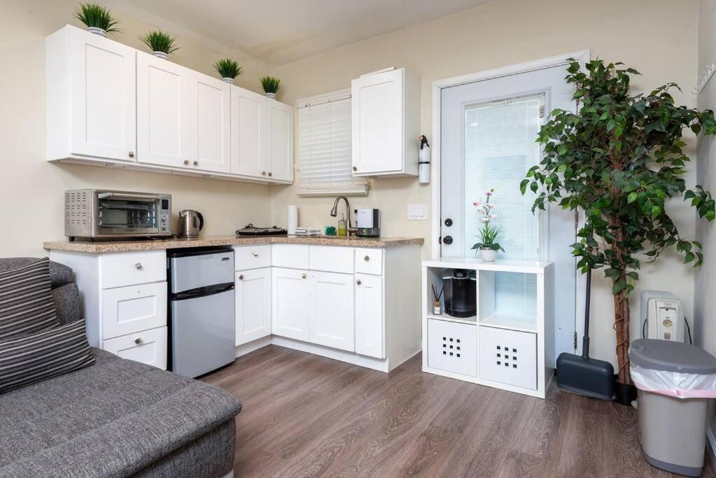 Serene 1br House: Explore La's Los Angeles