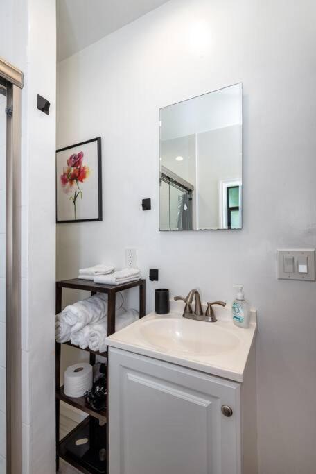 Serene 1br House: Explore La's