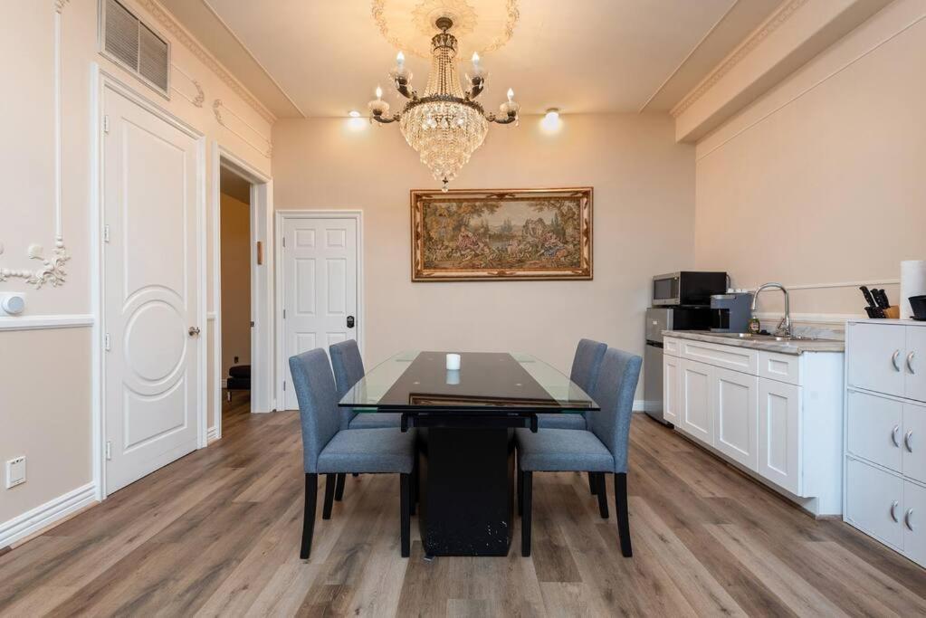 Lavish 2-bedroom In La!