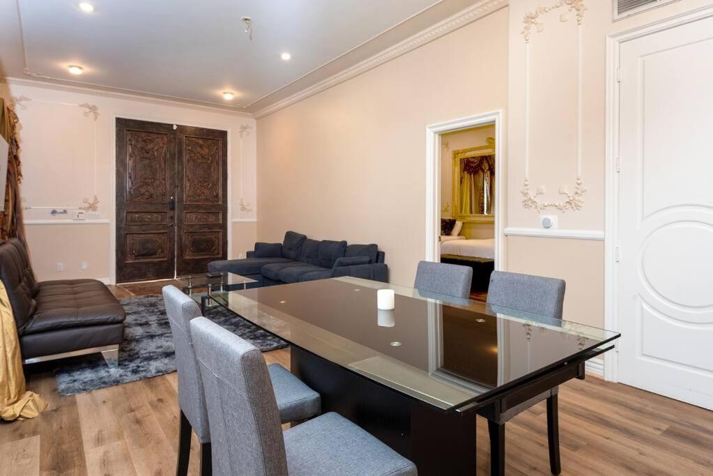 Lavish 2-bedroom In La! Los Angeles