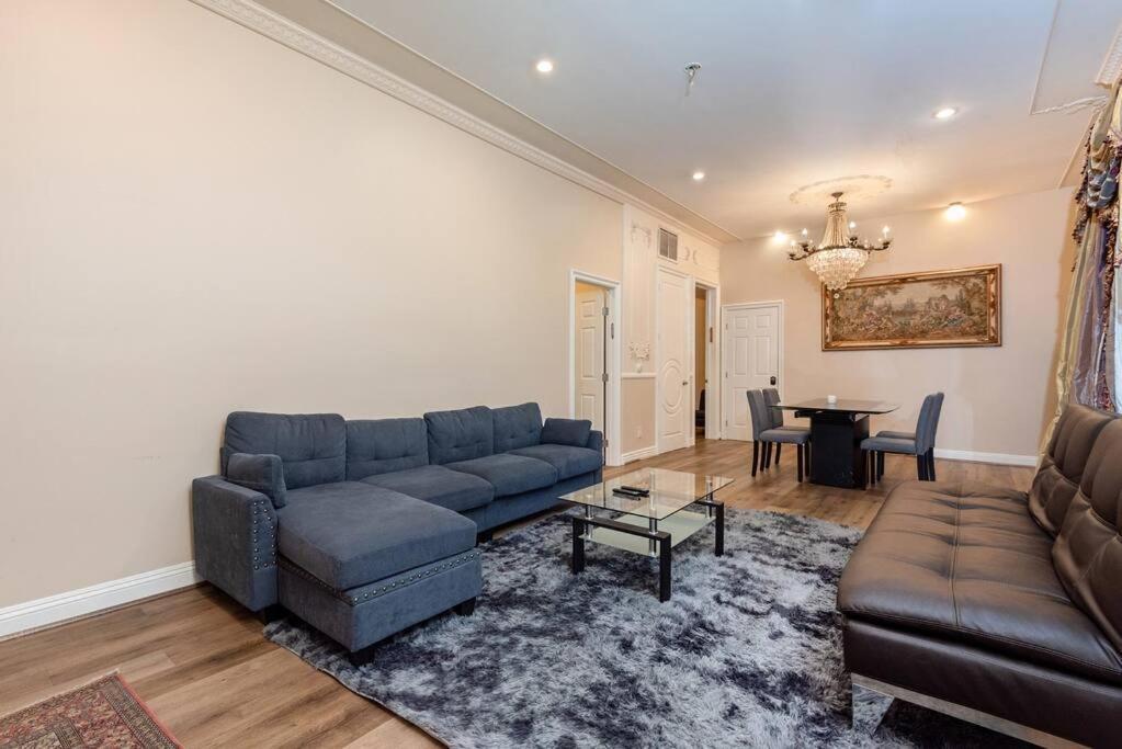 Apartment Lavish 2-bedroom In La!