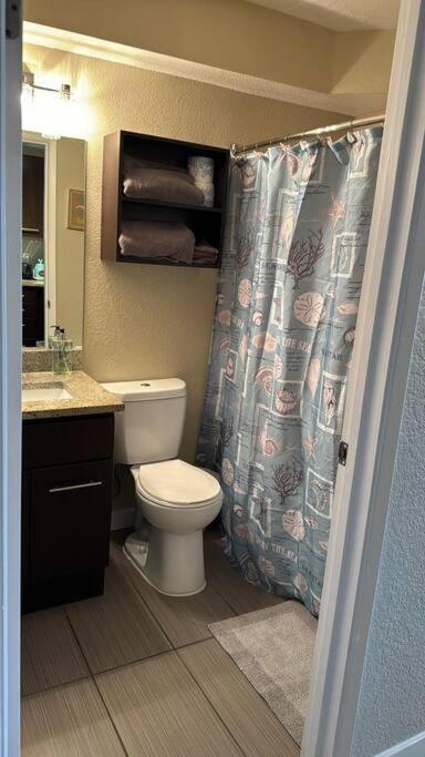 Perfect Hollywood Blvd Apartment Los Angeles