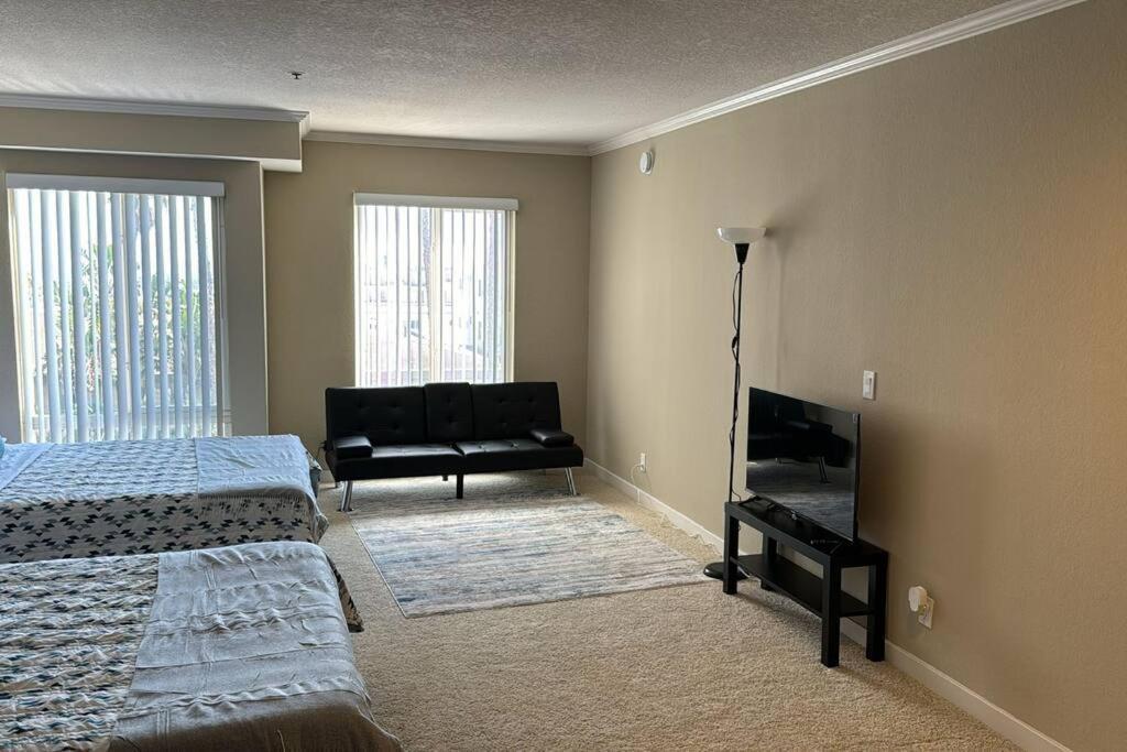 Apartment Perfect Hollywood Blvd