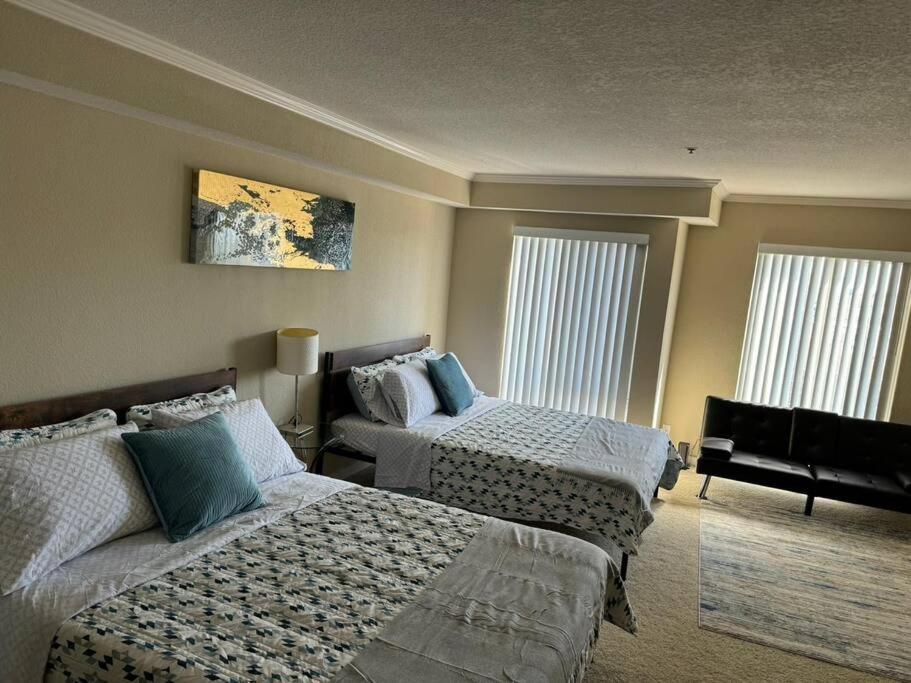 Perfect Hollywood Blvd Apartment *