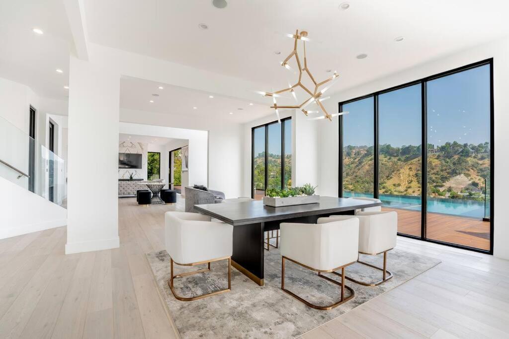 Apartment Luxurious In Bh Pool, Spa, Theater, Views