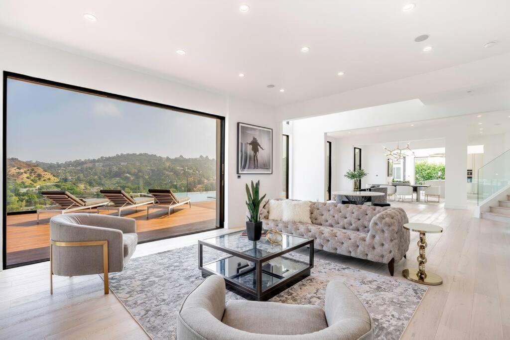Luxurious In Bh Pool, Spa, Theater, Views Apartment