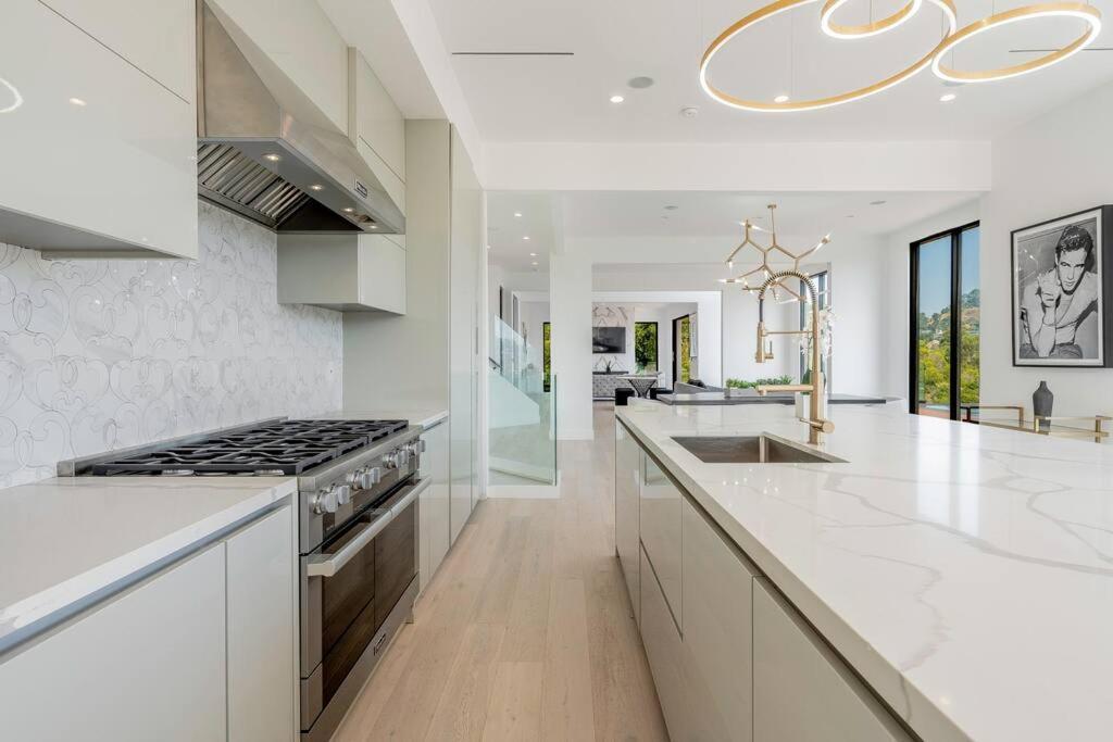 Luxurious In Bh Pool, Spa, Theater, Views Apartment Los Angeles
