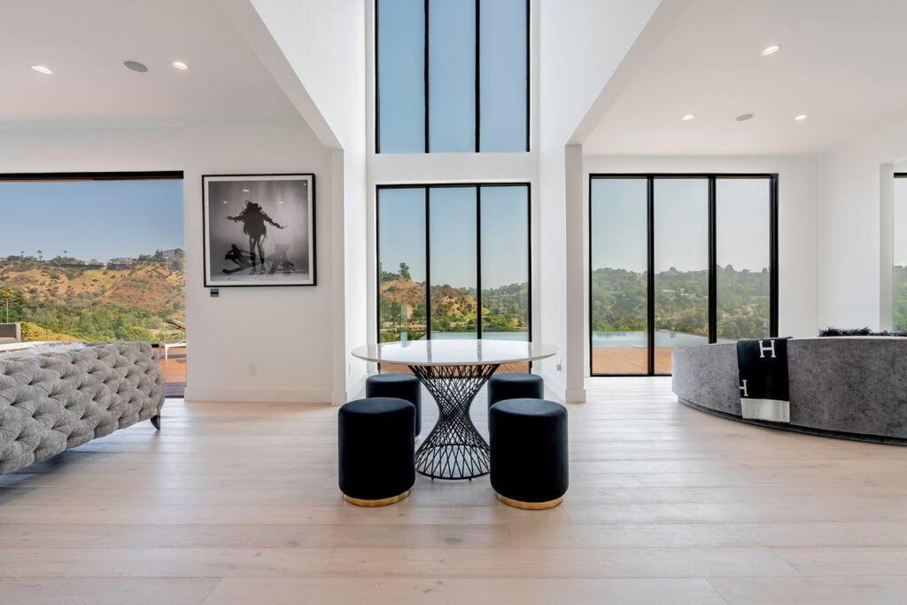 Luxurious In Bh Pool, Spa, Theater, Views Apartment *