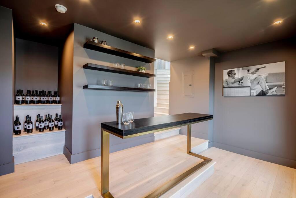 Luxurious In Bh Pool, Spa, Theater, Views Apartment