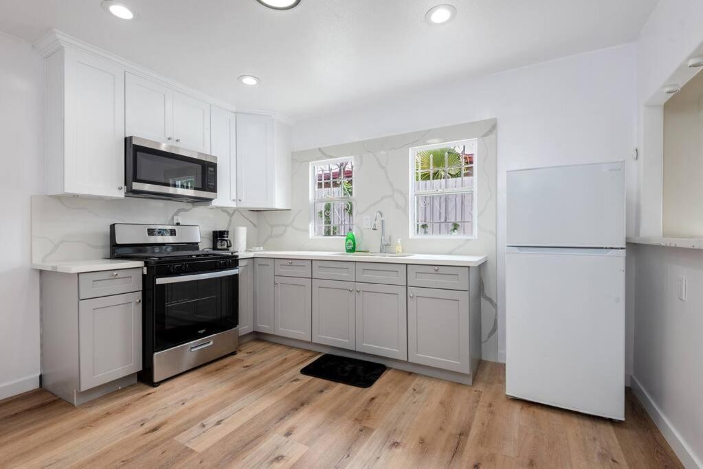 Spacious 2-bedroom In Lively La * Los Angeles