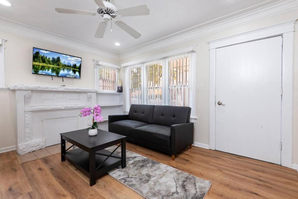 Spacious 1 Bedroom In La Sleeps 4 *