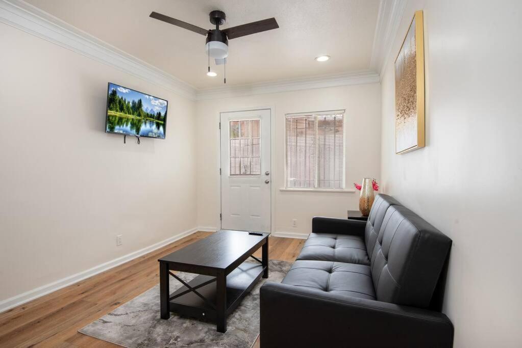 Exposition Park Sleeps 4 * Los Angeles