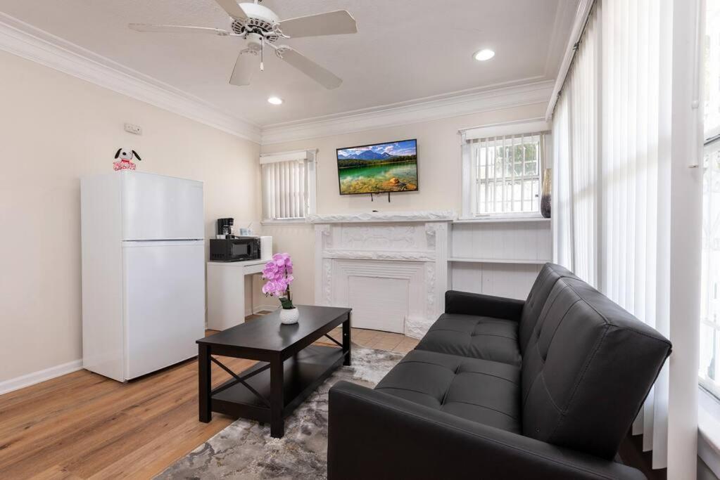 Spacious 1 Bedroom In La Sleeps 4 * Los Angeles