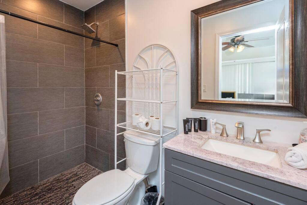 Spacious 1 Bedroom In La Sleeps 4 *