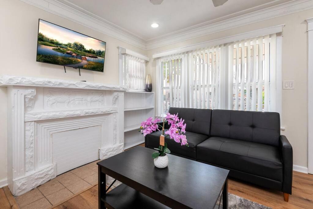 Apartment Spacious 1 Bedroom In La Sleeps 4 *