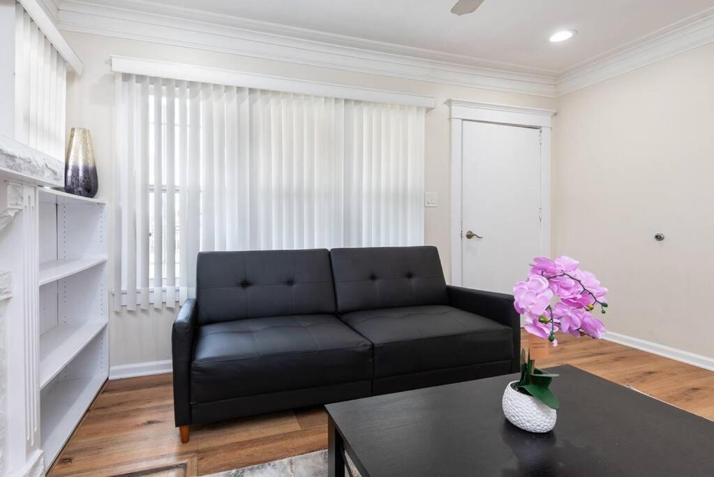 Apartment Spacious 1 Bedroom In La Sleeps 4 Los Angeles