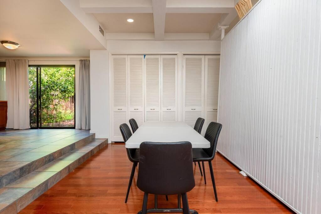 Apartment 1br With Private Backyard And Big Couch In Nuys