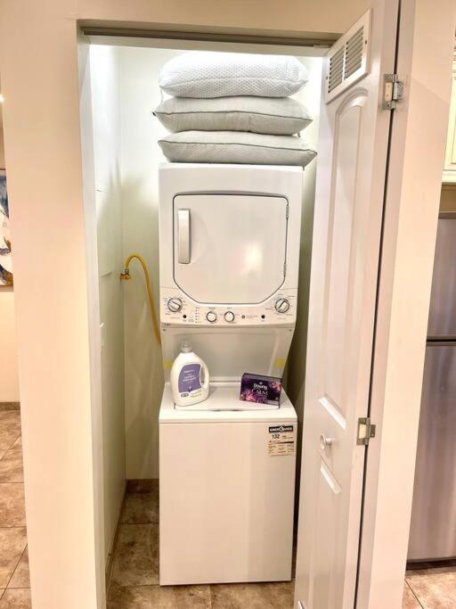 Apartment Birdwatcher's Quiet Perch 3bd 2ba W Parking *